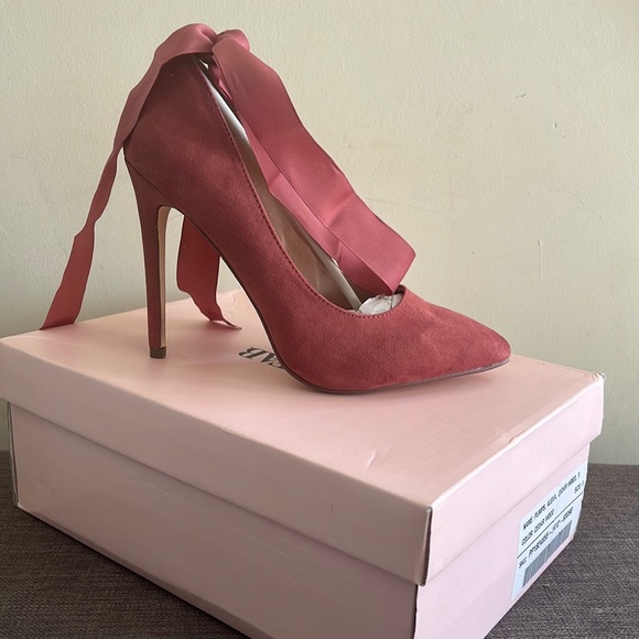 Cedar wood pinkish  pumps size 9 from jusfab never worn owned them about 1 year - Picture 1 of 3